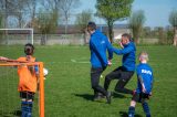 Paasactiviteit voor S.K.N.W.K. JO9-1 en JO7-1 op 2e paasdag (85/141)